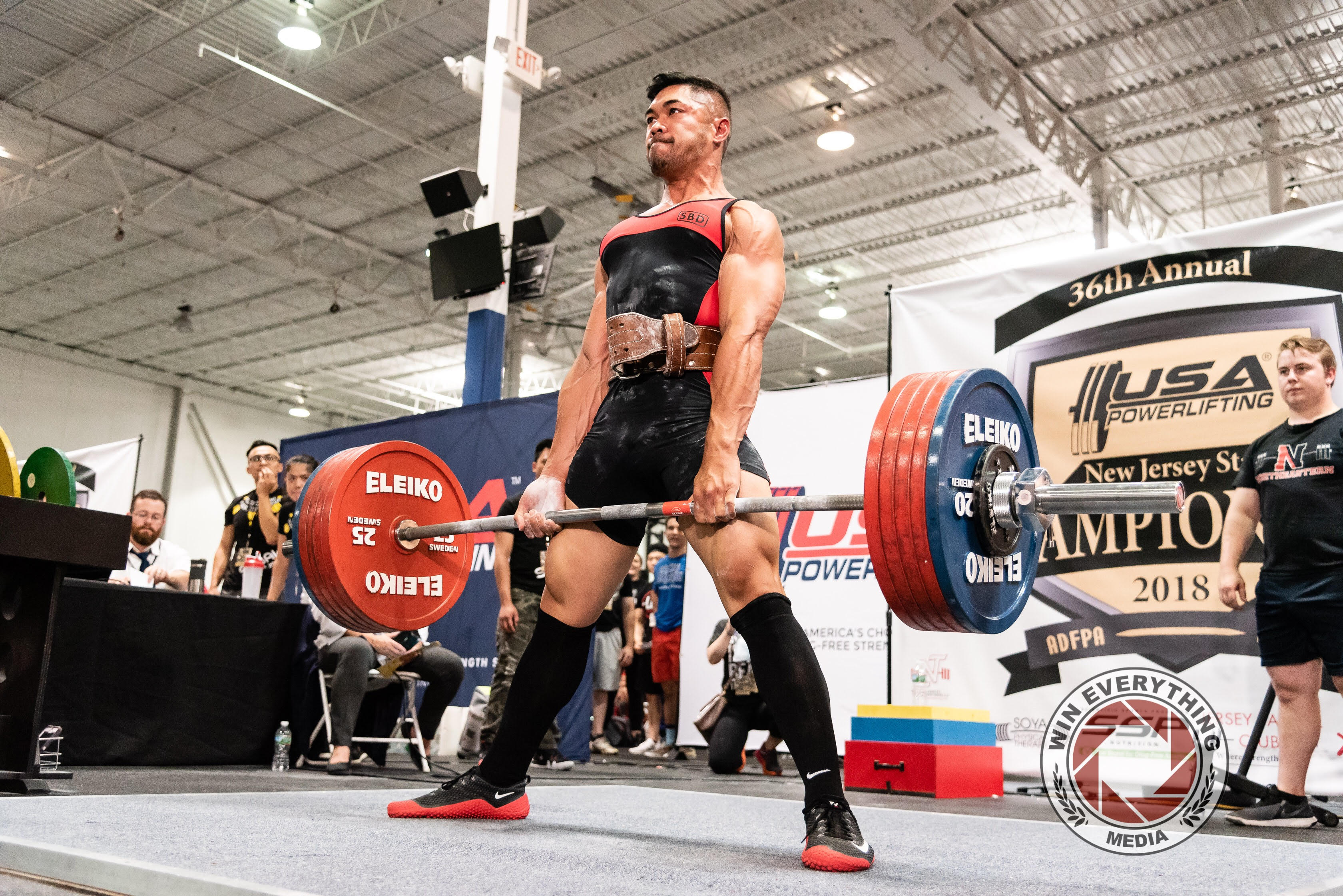 Edwardsville resident sets national deadlifting record